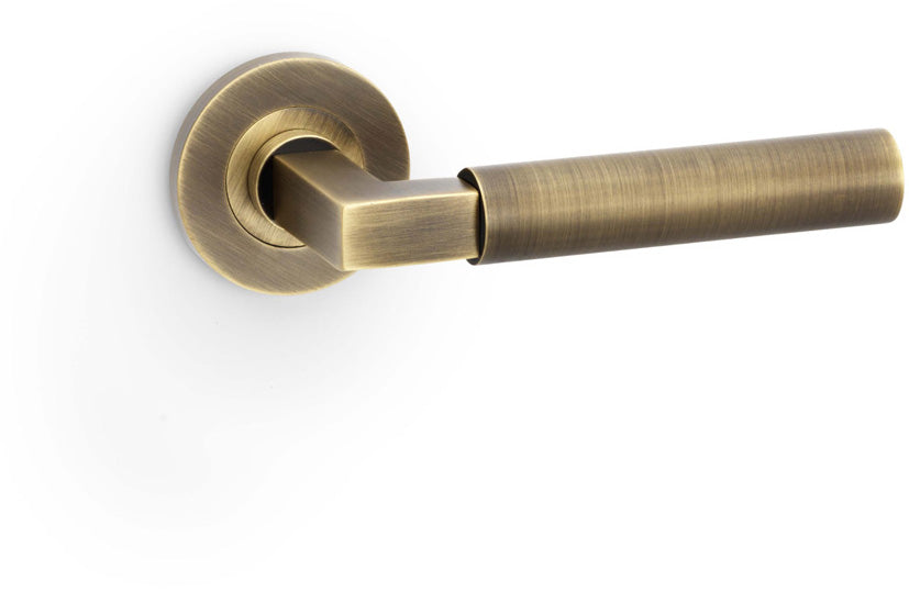 Hurricane Plain Lever Handle On Concealed Fix Low Profile Round Rose - Antique Brass