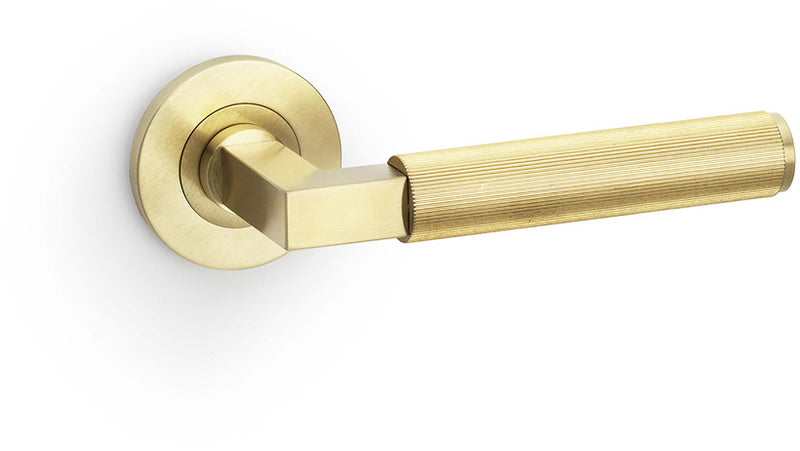 Hurricane Reeded Lever Handle On Concealed Fix Low Profile Round Rose - Satin Brass PVD