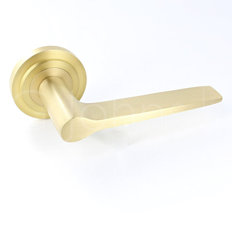 tapered-pattern-lever-handles-with-stepped-round-rose-satin-brass