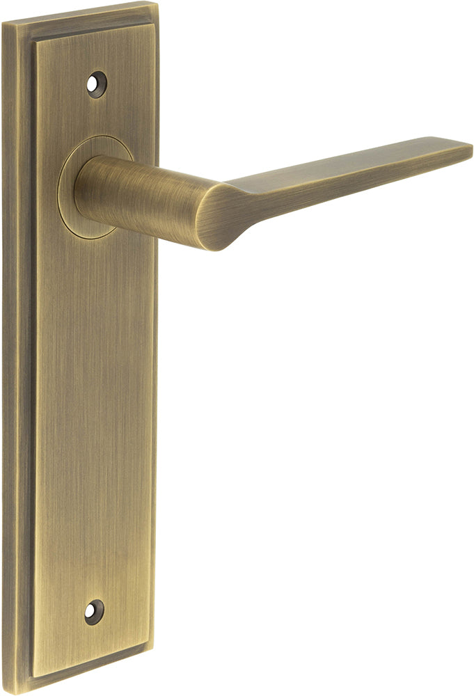 Tappered Pattern Lever Handle On A Large Rectangular Backplate - Antique Brass