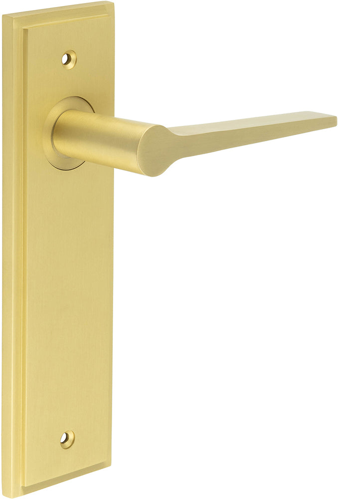 Tappered Pattern Lever Handle On A Large Rectangular Backplate - Satin Brass