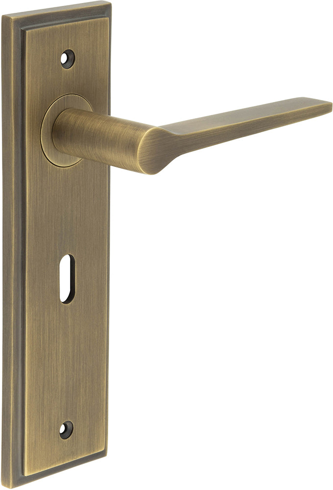 Tappered Pattern Lever Handle On A Large Rectangular Backplate - Antique Brass