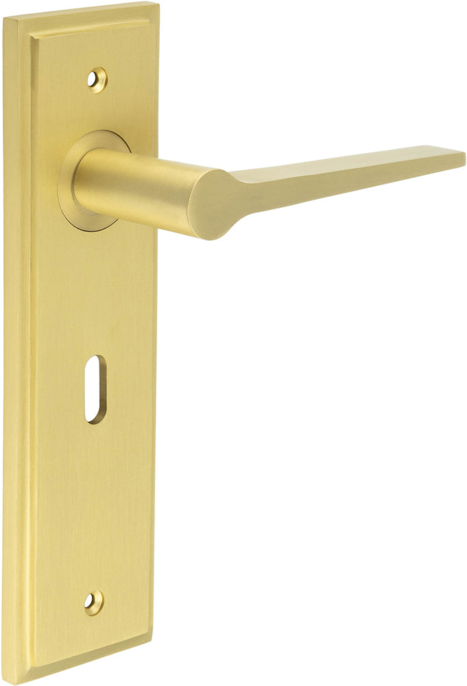 Tappered Pattern Lever Handle On A Large Rectangular Backplate - Satin Brass