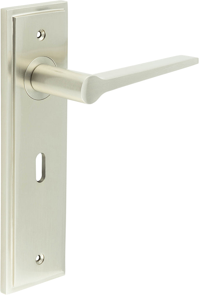 Tappered Pattern Lever Handle On A Large Rectangular Backplate - Satin Nickel