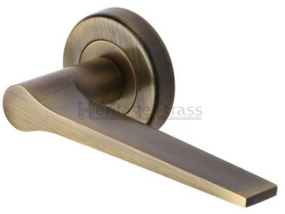 Gio Round Rose Lever Handle - Antique Brass