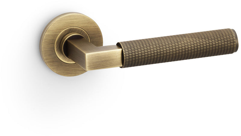 Hurricane Knurled Lever Handle On Concealed Fix Low Profile Round Rose - Antique Brass
