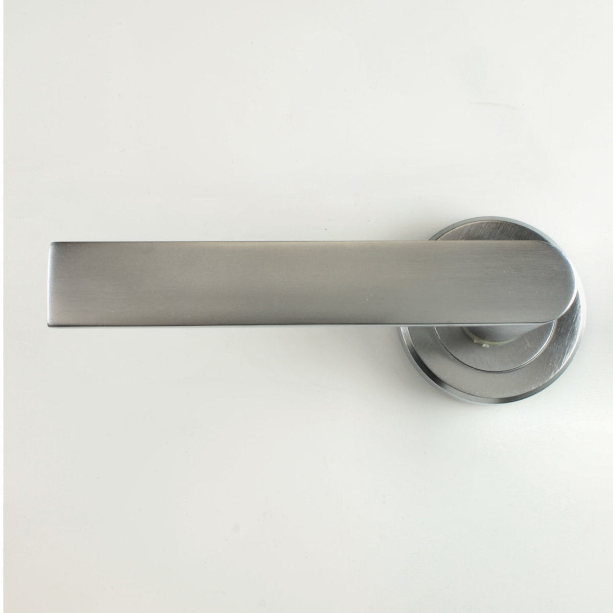 Edge Lever - Round Rose Door Handles - Satin Chrome