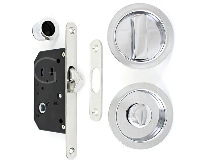 https://www.gjohns.co.uk/media/catalog/product/cache/90cf8aa233bbe36808439b7738134432/b/a/bathroom-hook-lock-with-round-turn-and-release-polished-chrome.webp