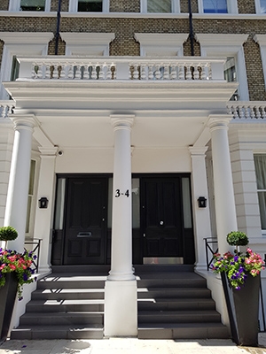 ashbourne-gardens-chelsea-completed-project-front-doors