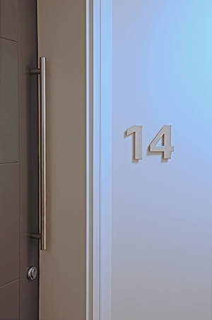 london-road-flat-numbers-chrome