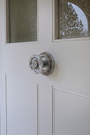 bespoke-centre-door-knob